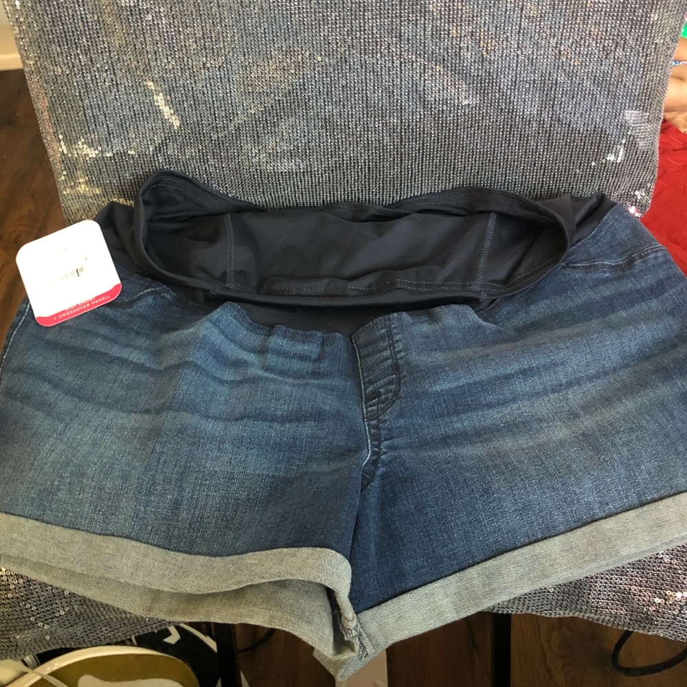 Maternity shorts